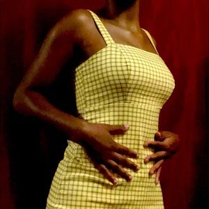 Hollister,size xs , color yellow, condition: used